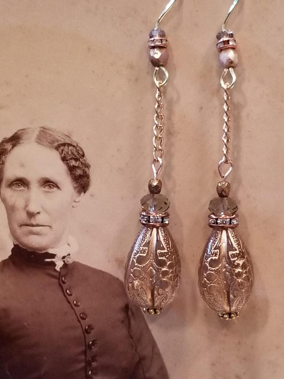 Glamorous Ball and Chain Earrings - Image 4