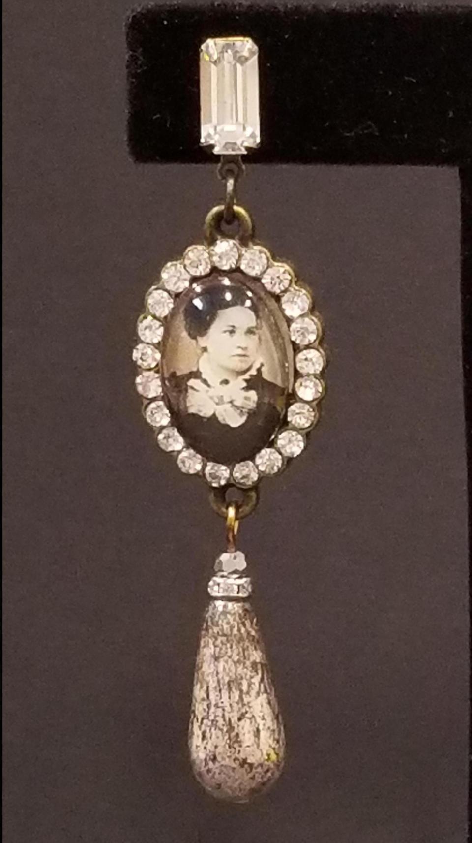 The Chaperoned Victorian Couple Bubble Earrings