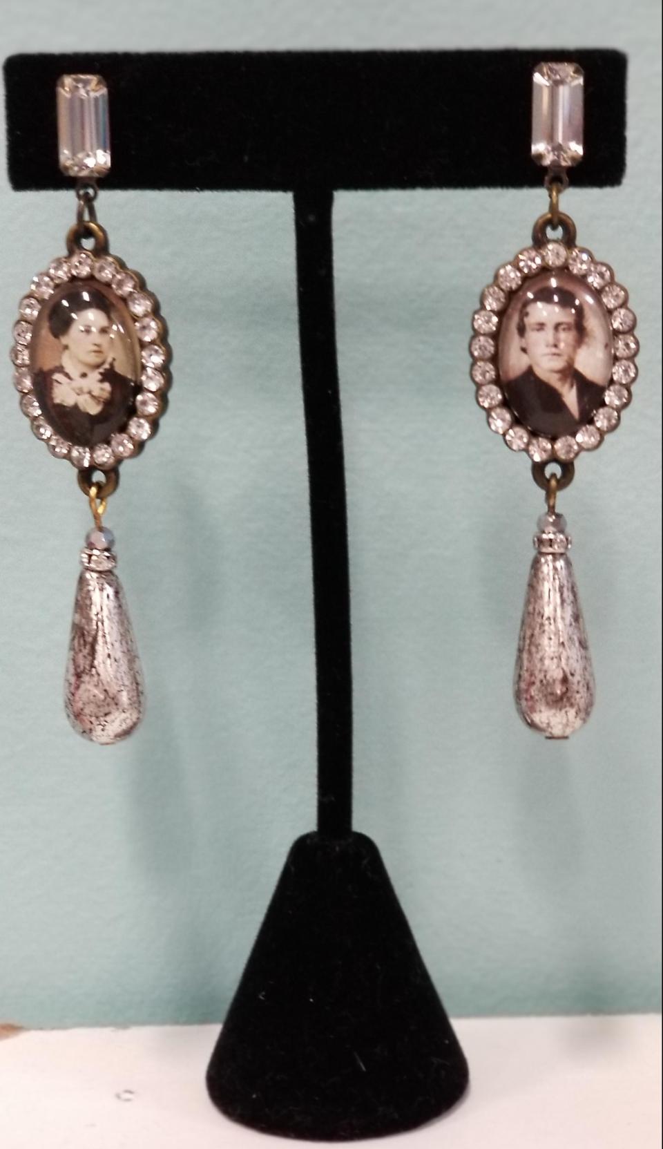 The Chaperoned Victorian Couple Bubble Earrings - Image 4