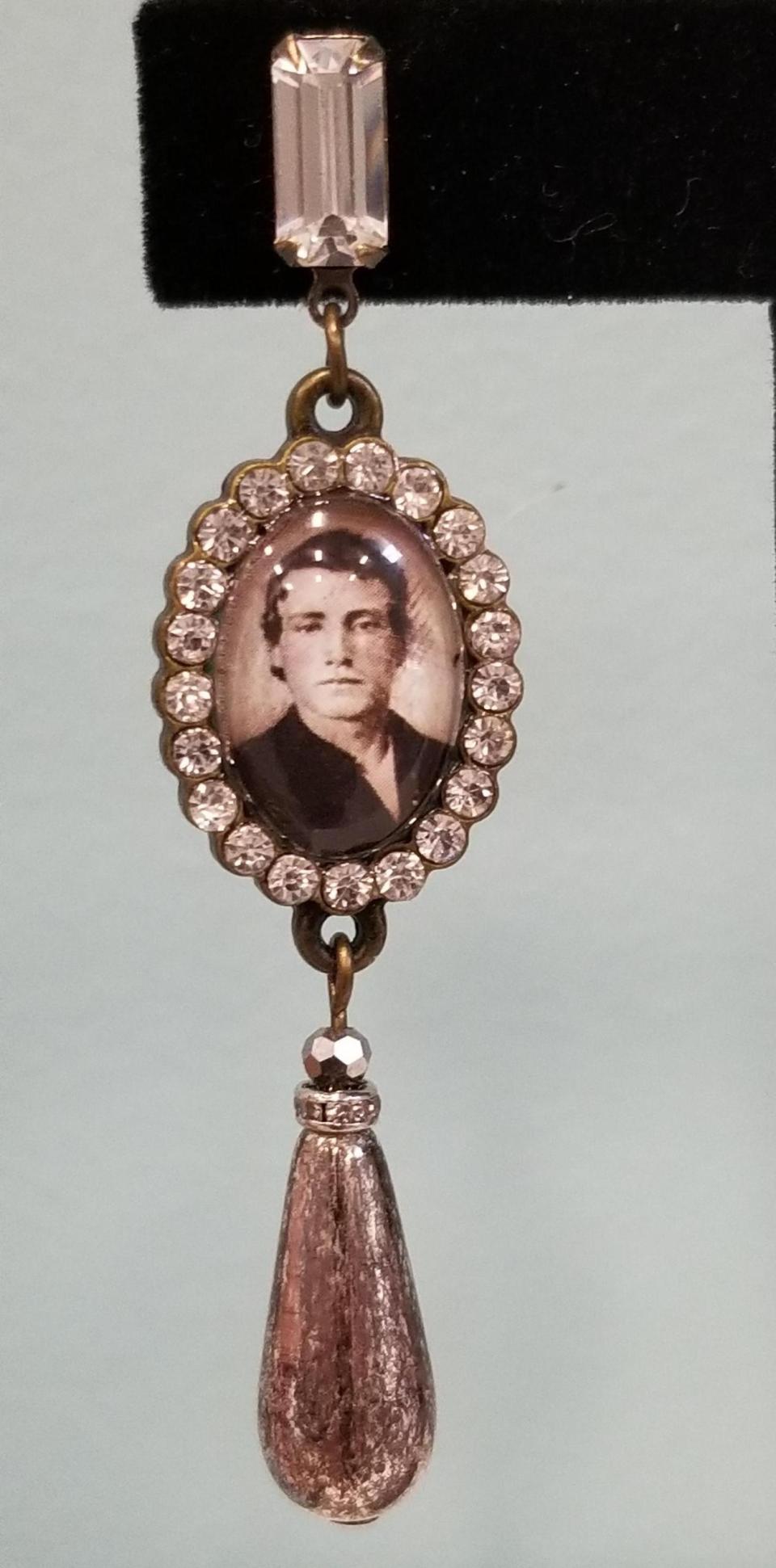 The Chaperoned Victorian Couple Bubble Earrings - Image 2